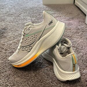 Saucony Ride 17 - White, Gray and Orange Neutral Trainers